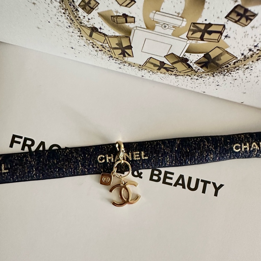 CHANEL CHARM Beauty Gift HOLIDAY✨✨